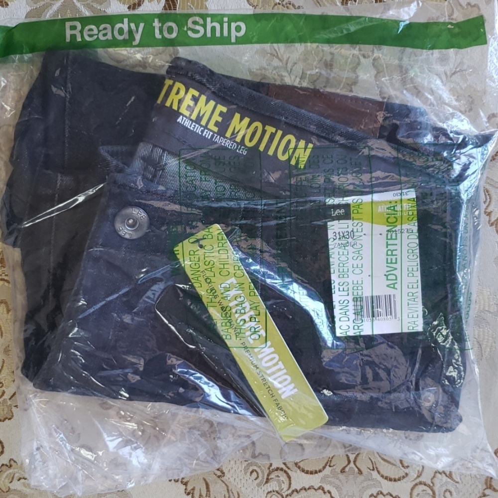 New Lee Extreme Motion Athletic Tapered Jeans - Picture 1 of 4